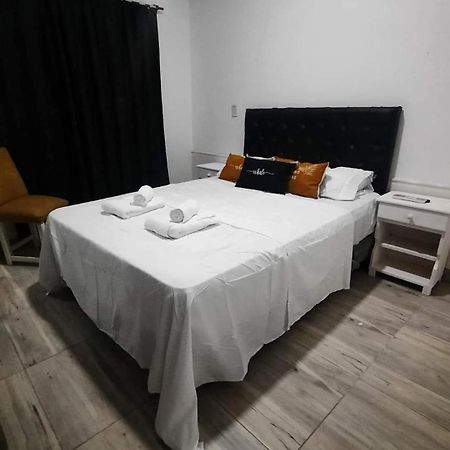 Termas de Río Hondo Solano House Bed & Breakfast エクステリア 写真